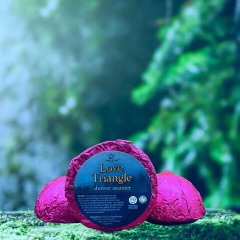 LOVE TRIANGLE Shower Steamers