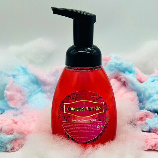 TRUE LOVE'S FIRST KISS Foaming Hand Soap